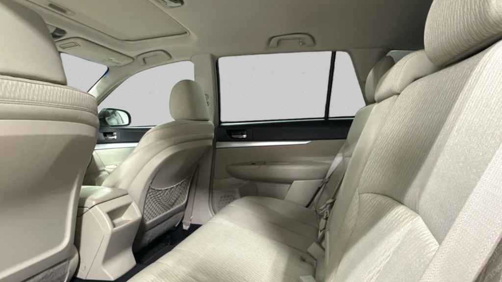 2010 Subaru Outback Image 12