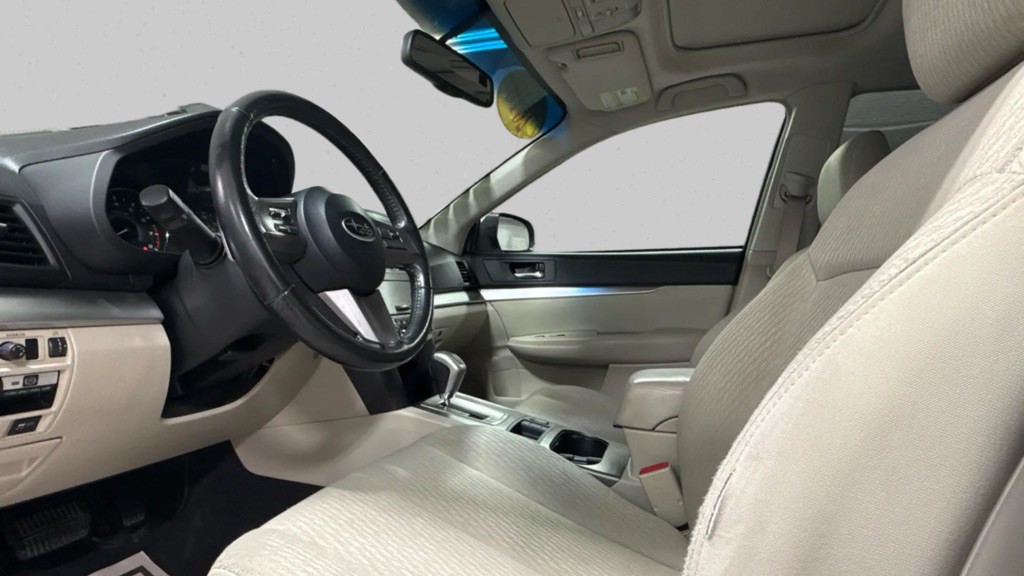 2010 Subaru Outback Image 13