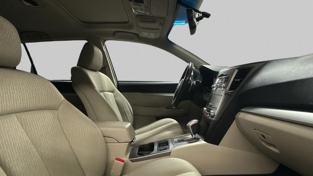 2010 Subaru Outback Image 14