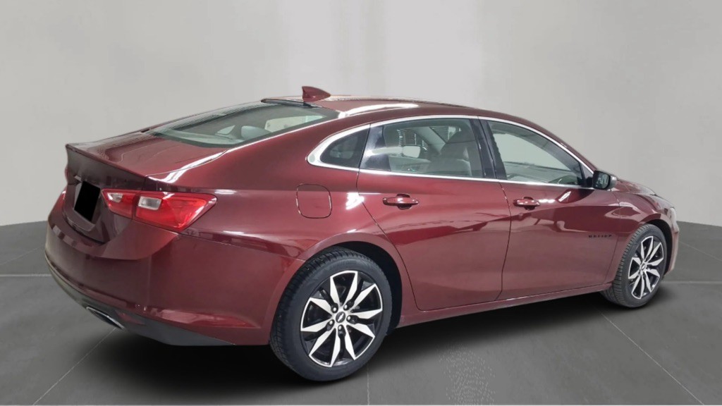 2016 Chevrolet Malibu Image 2