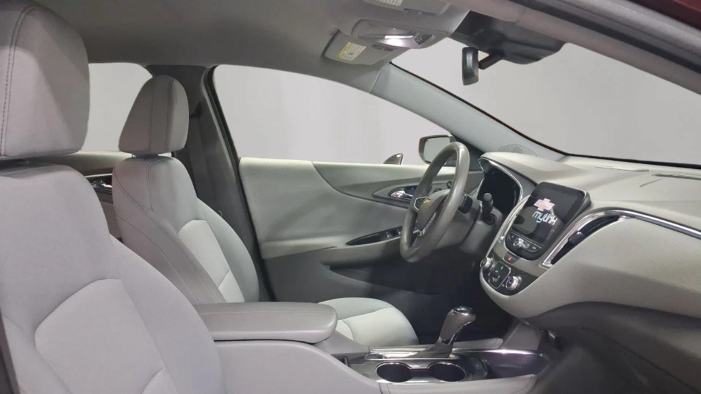 2016 Chevrolet Malibu Image 10
