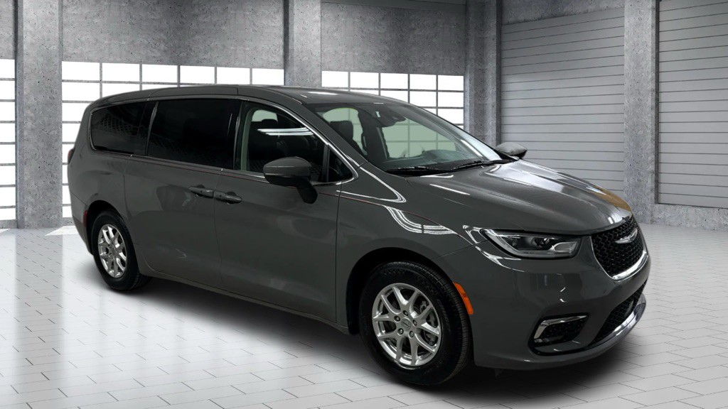 2023 Chrysler Pacifica Image 4