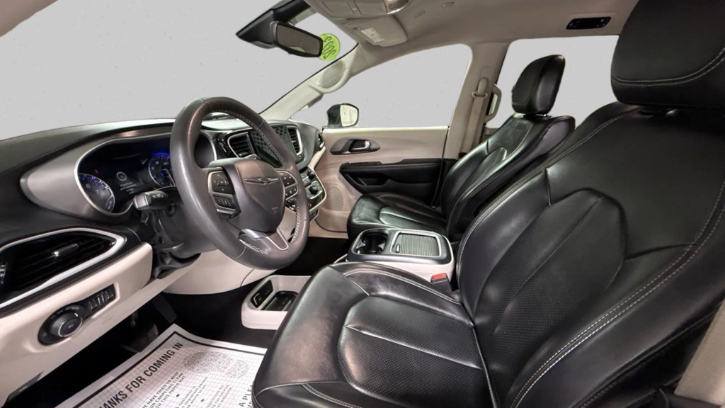 2023 Chrysler Pacifica Image 10
