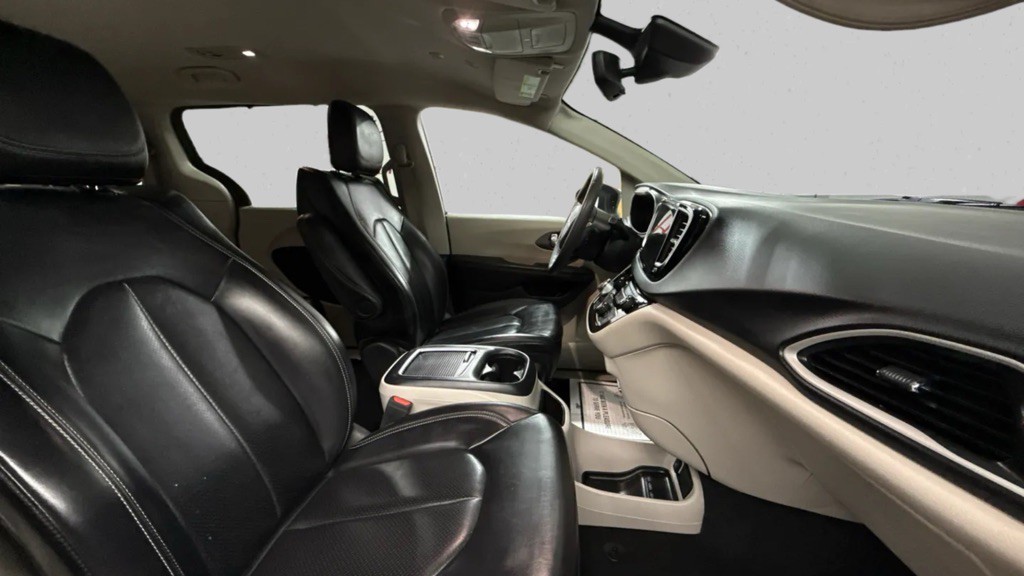 2023 Chrysler Pacifica Image 13