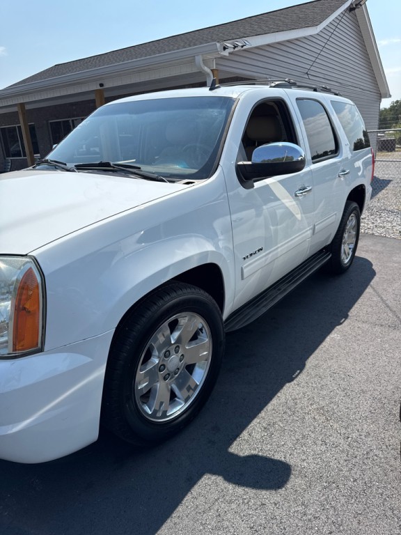 2011 GMC Yukon Image 2