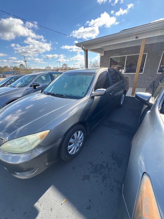 2005 Toyota Camry Image 2