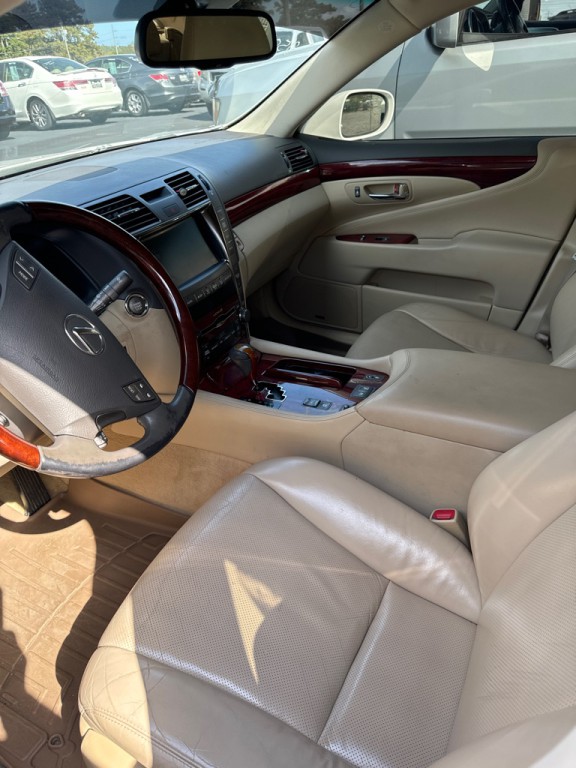 2007 Lexus LS Image 3