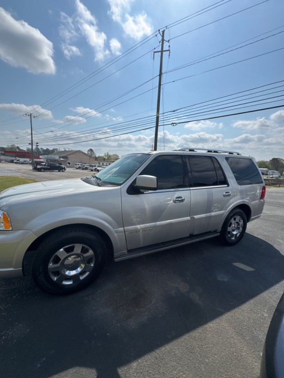 2006 Lincoln Navigator Image 2