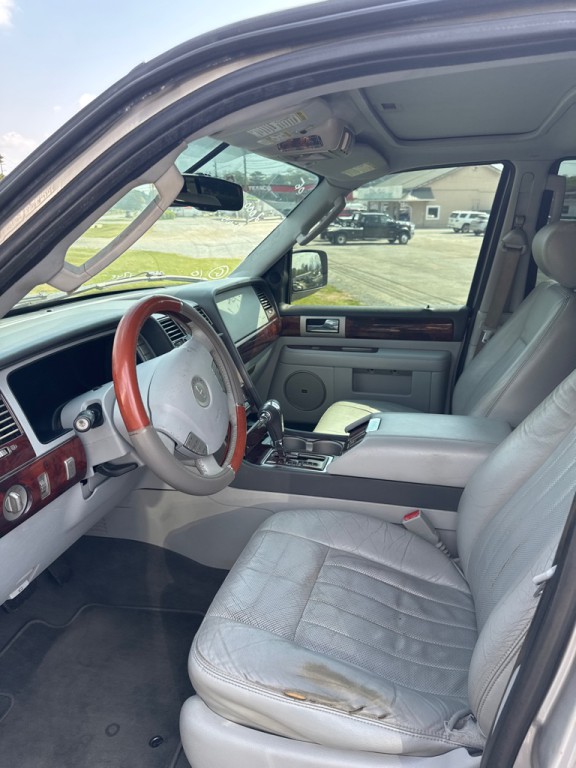 2006 Lincoln Navigator Image 3