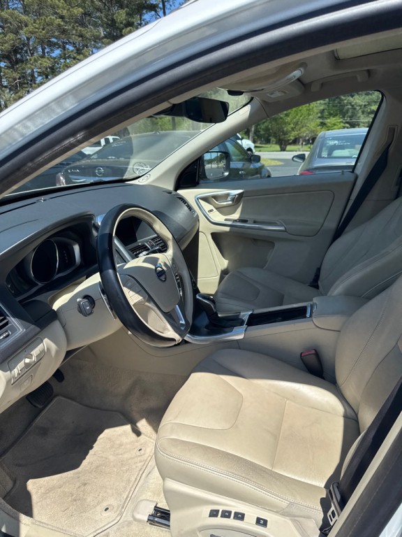 2015 Volvo XC60 Image 3