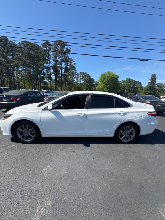 2017 Toyota Camry Image 2
