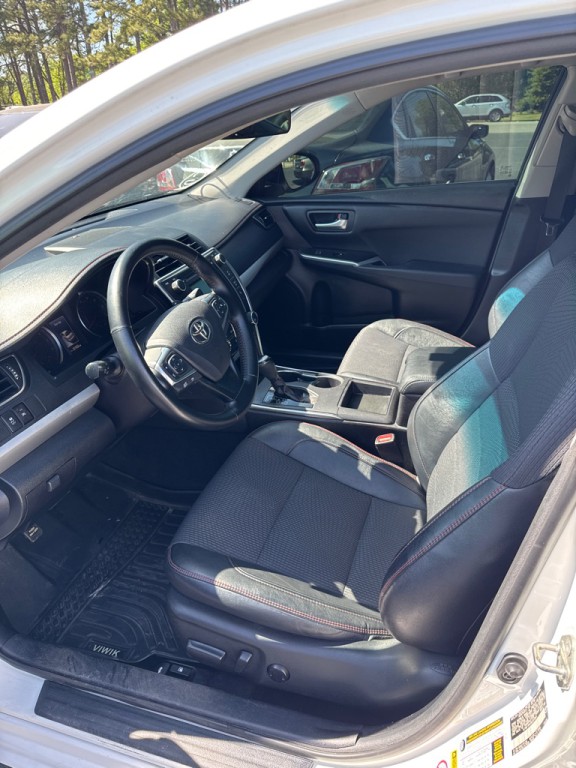 2017 Toyota Camry Image 3