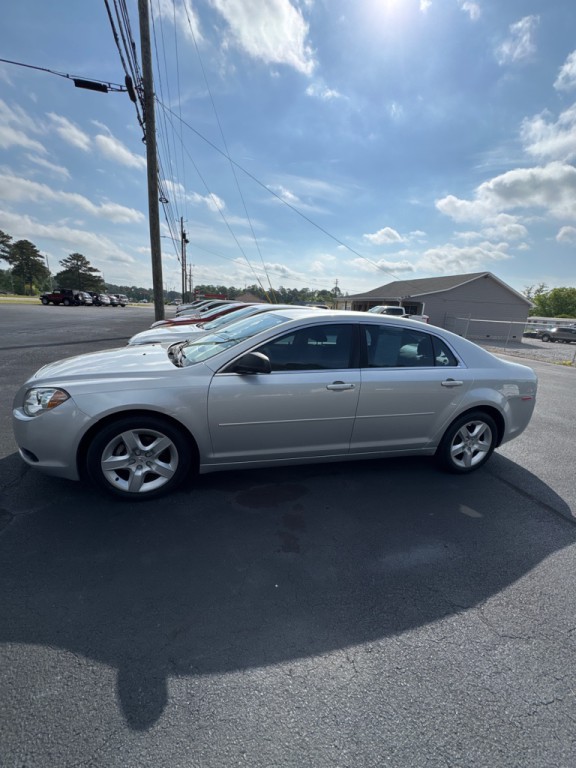 2012 Chevrolet Malibu Image 2