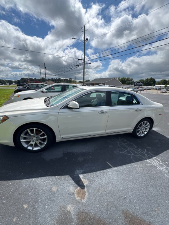 2010 Chevrolet Malibu Image 2