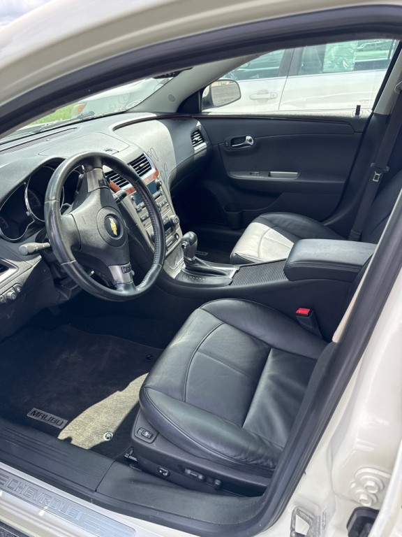 2010 Chevrolet Malibu Image 3