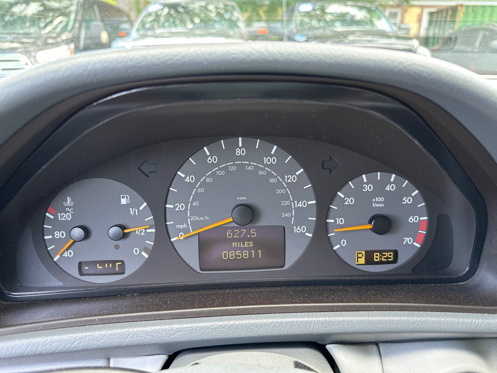 2001 Mercedes-Benz CLK-Class Image 10