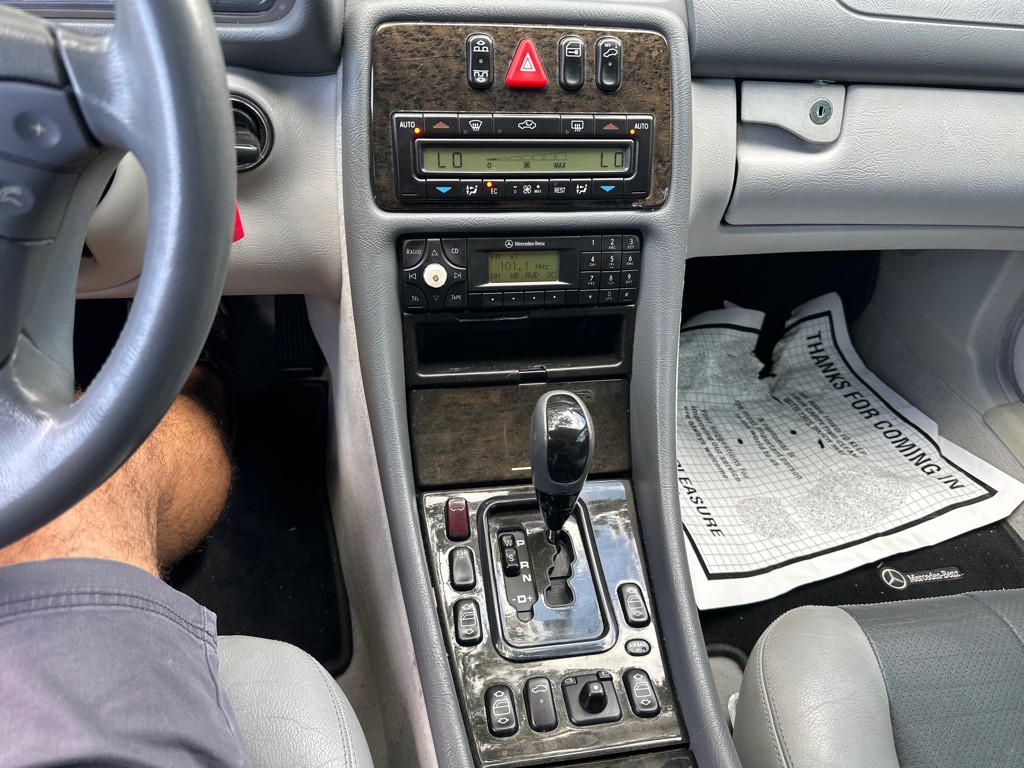 2001 Mercedes-Benz CLK-Class Image 11