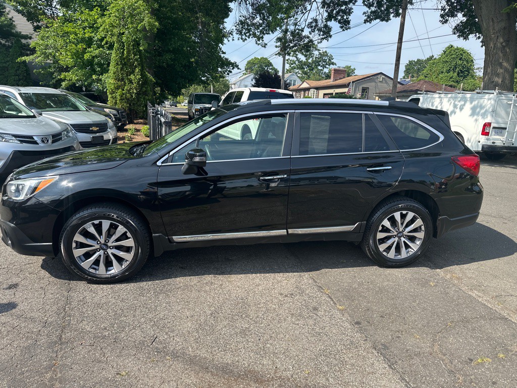 2017 Subaru Outback Image 2
