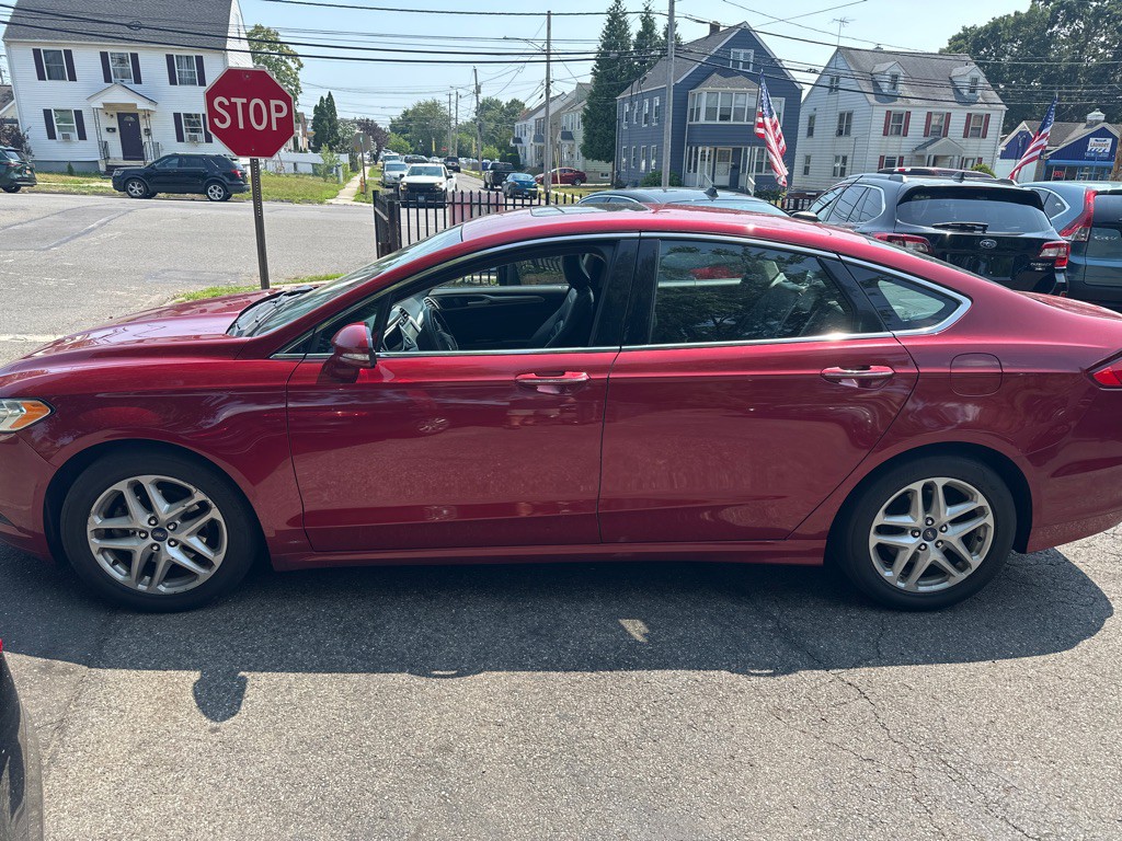 2016 Ford Fusion Image 2