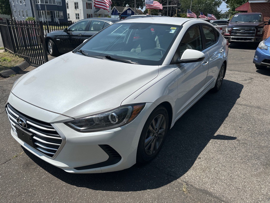 2017 Hyundai Elantra Image 1
