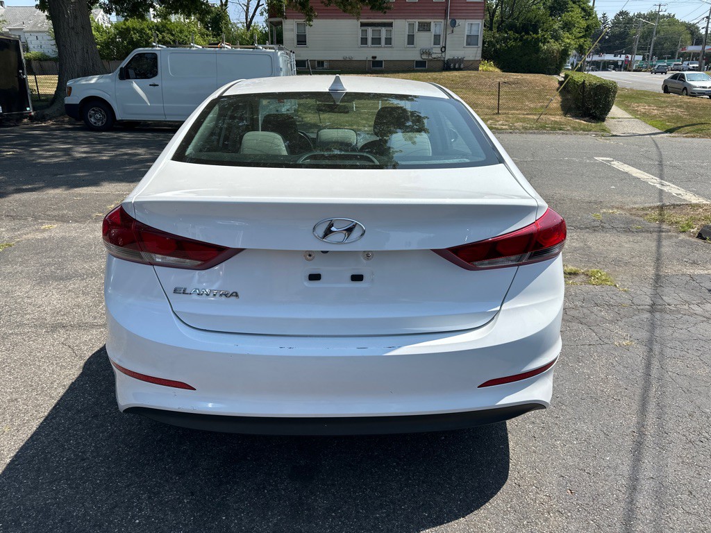 2017 Hyundai Elantra Image 4