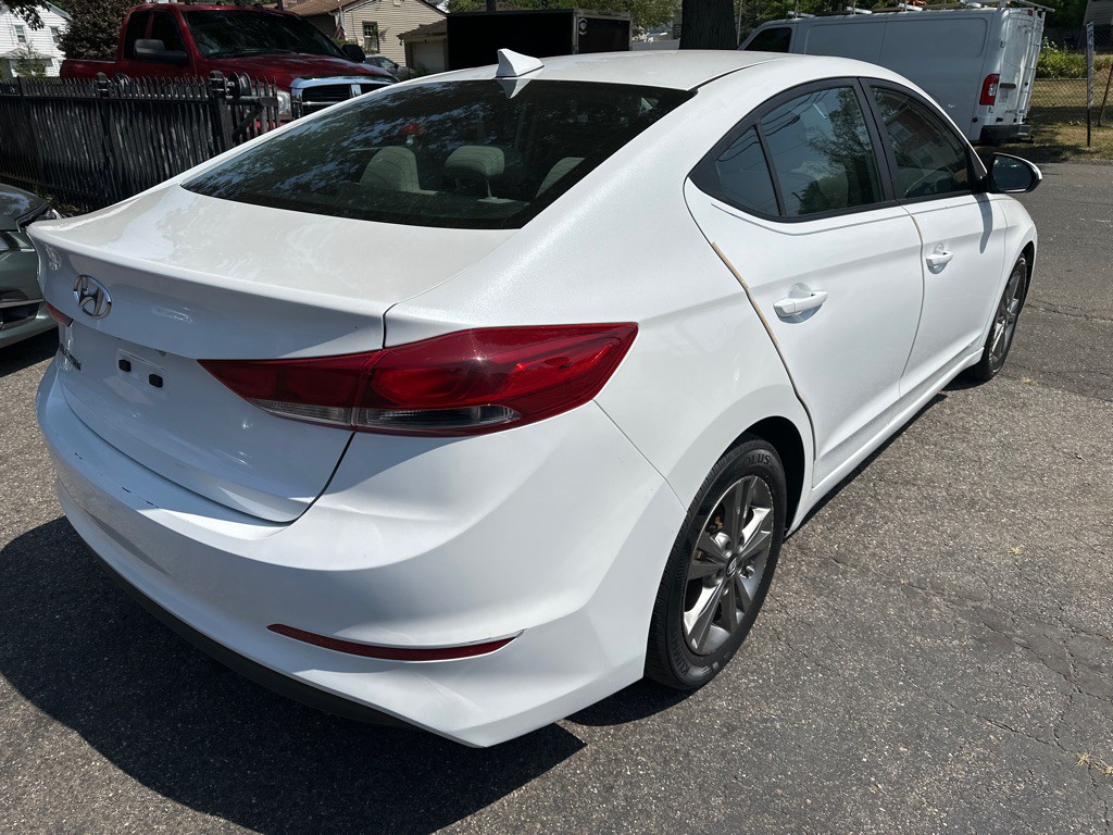 2017 Hyundai Elantra Image 5