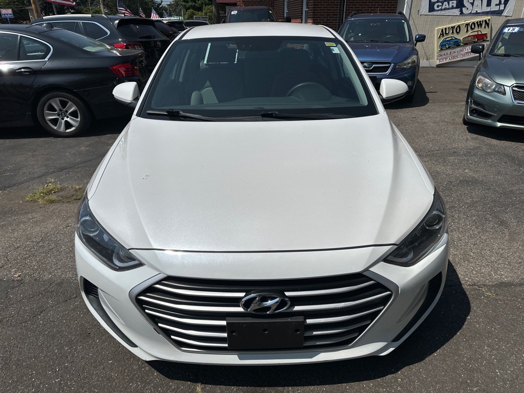 2017 Hyundai Elantra Image 8