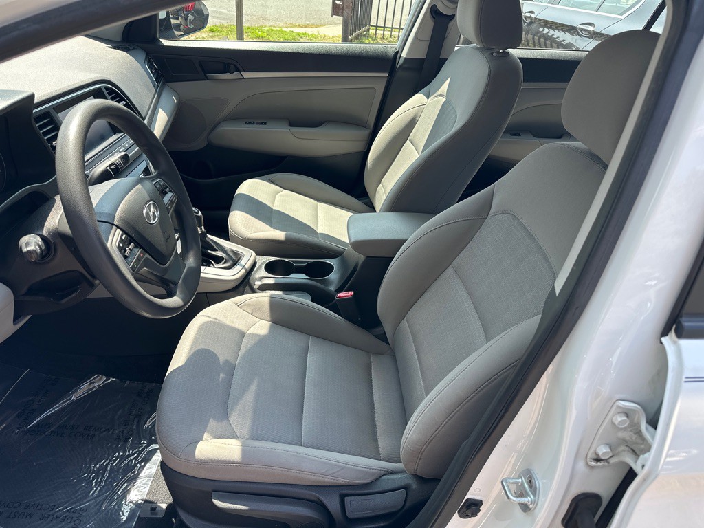 2017 Hyundai Elantra Image 9