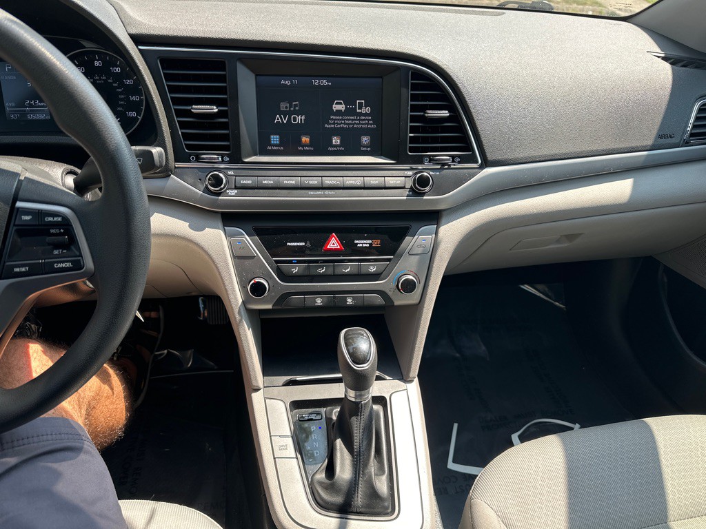 2017 Hyundai Elantra Image 11