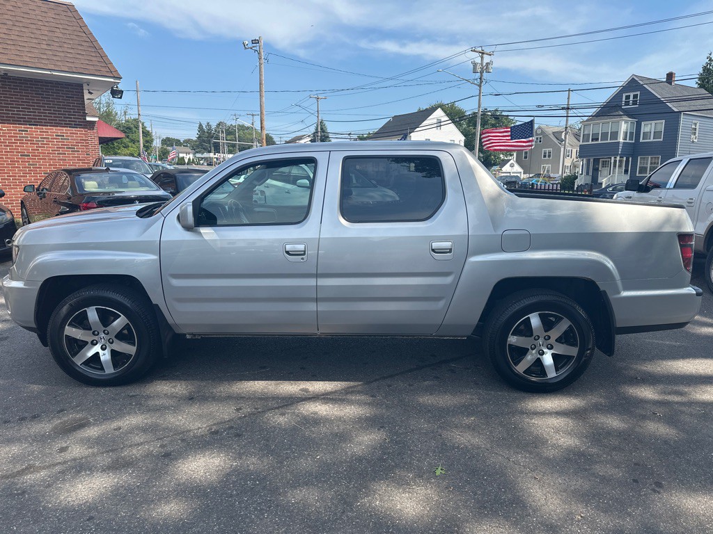 2014 Honda Ridgeline Image 2