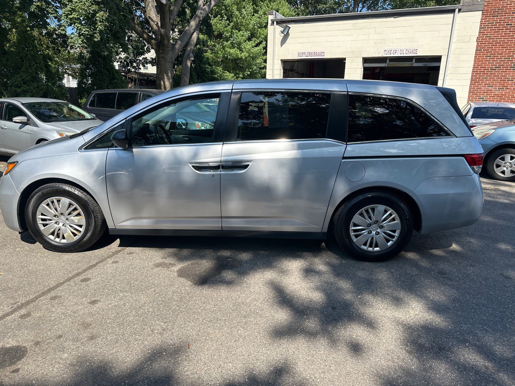 2015 Honda Odyssey Image 2