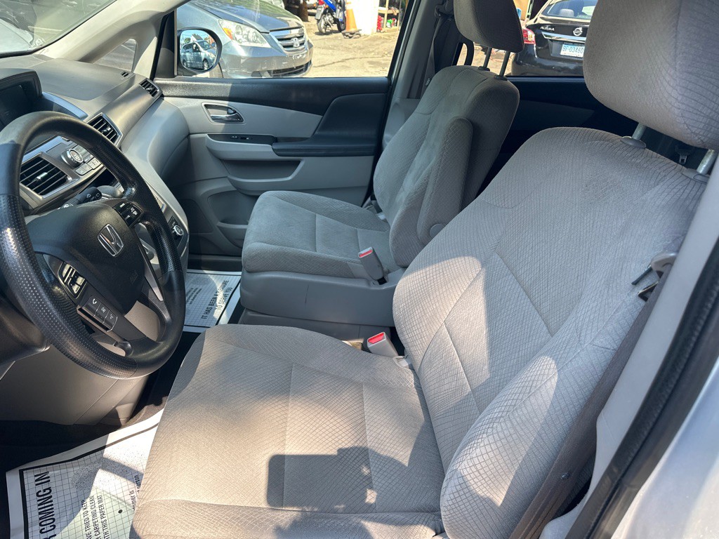 2015 Honda Odyssey Image 9
