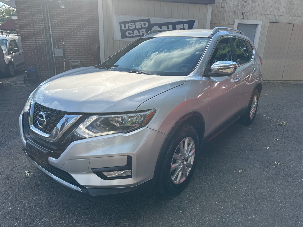 2017 Nissan Rogue Image 1