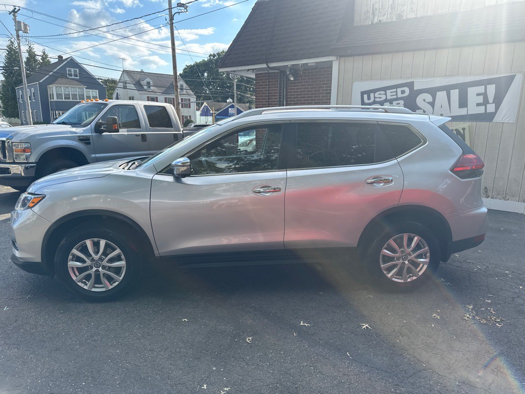 2017 Nissan Rogue Image 2