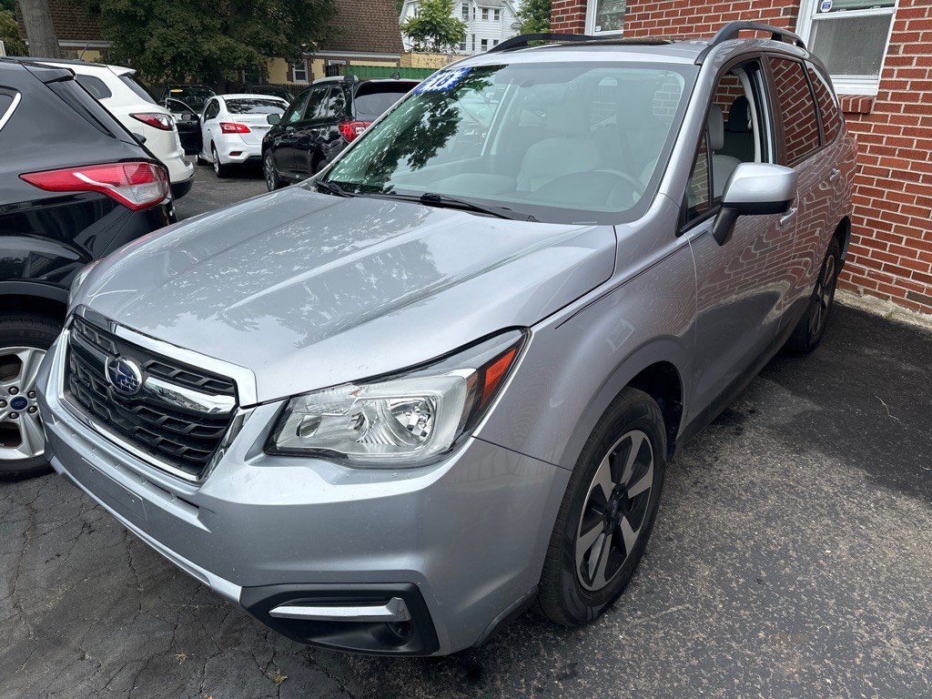 2018 Subaru Forester Image 1
