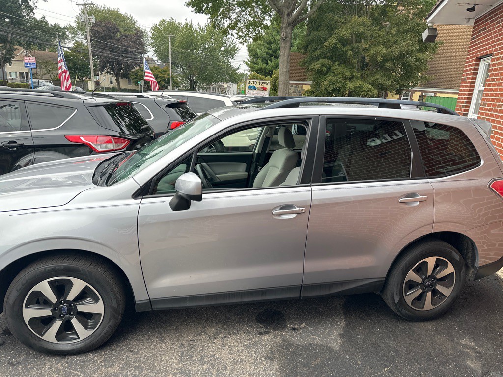 2018 Subaru Forester Image 2