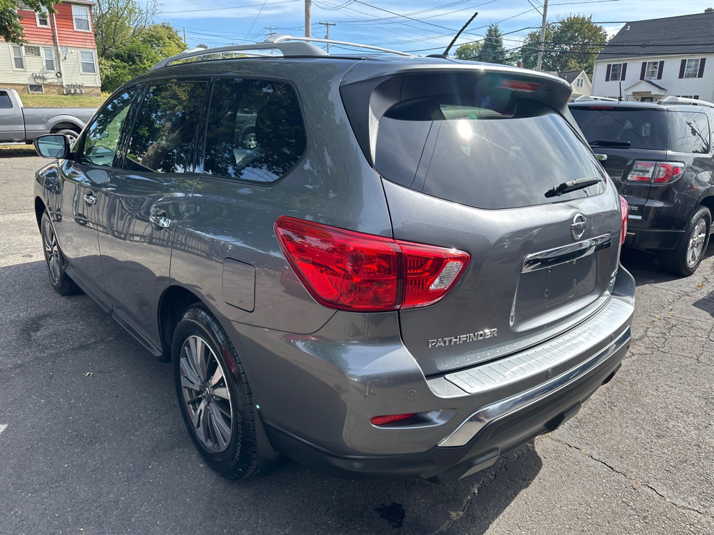 2017 Nissan Pathfinder Image 3