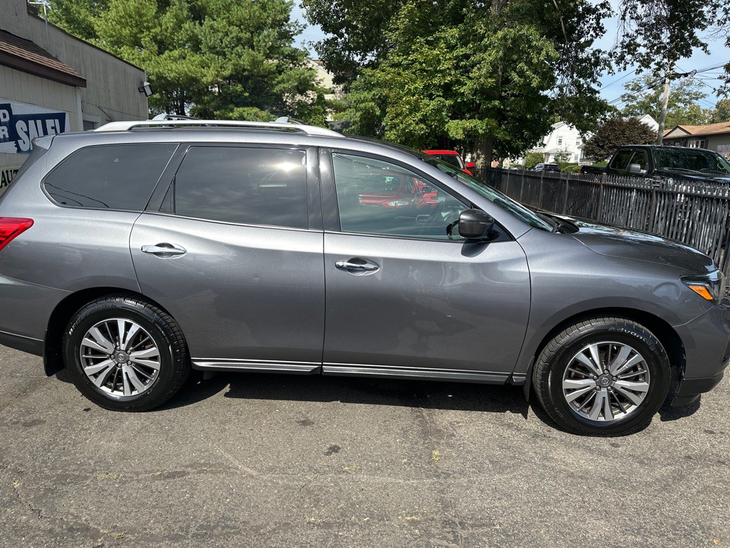 2017 Nissan Pathfinder Image 6