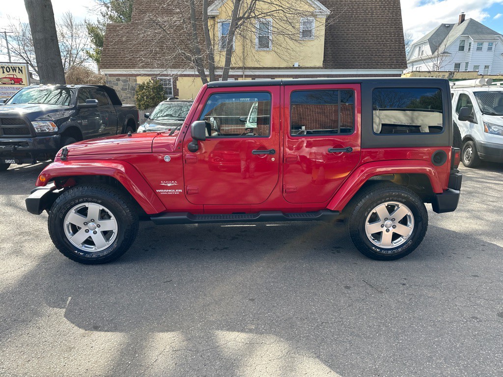 2012 Jeep Wrangler Unlimited Image 2