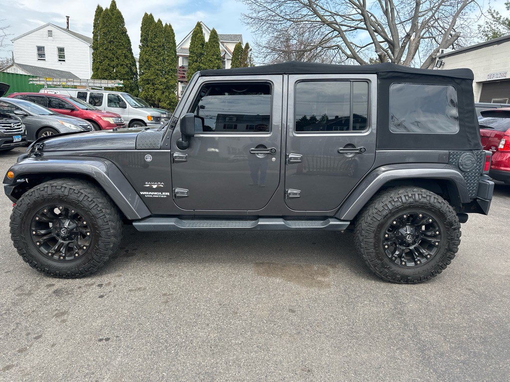 2017 Jeep Wrangler Unlimited Image 2