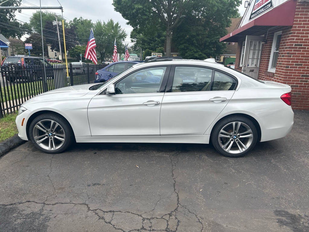 2017 BMW 3 Series Image 2