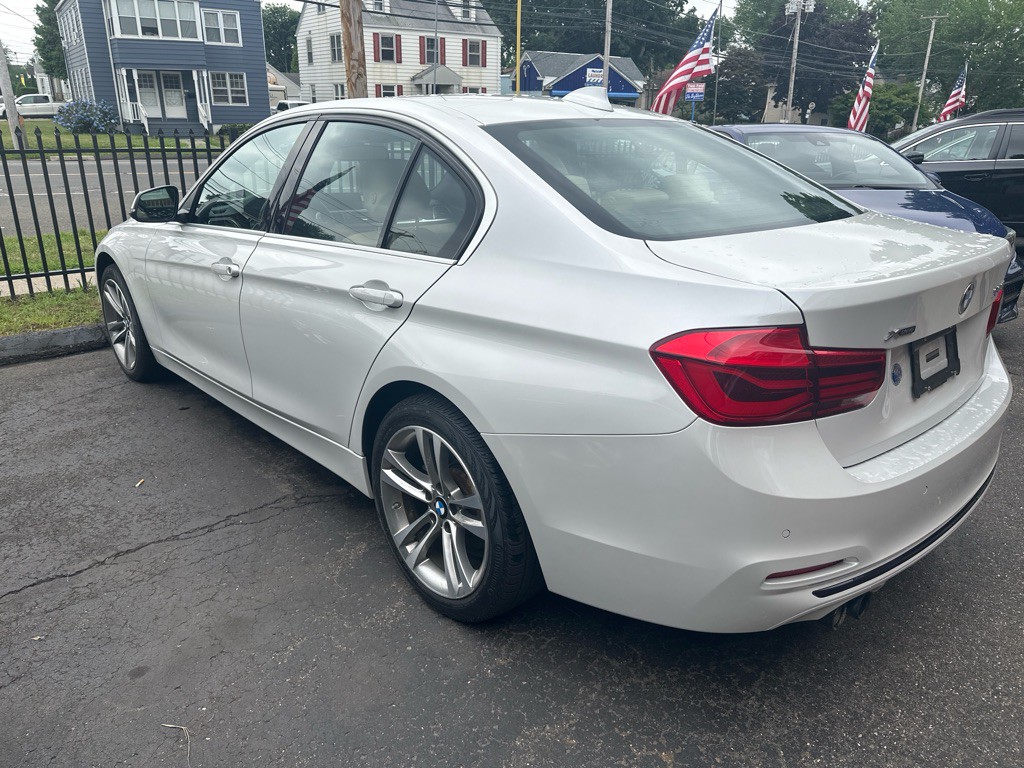 2017 BMW 3 Series Image 3
