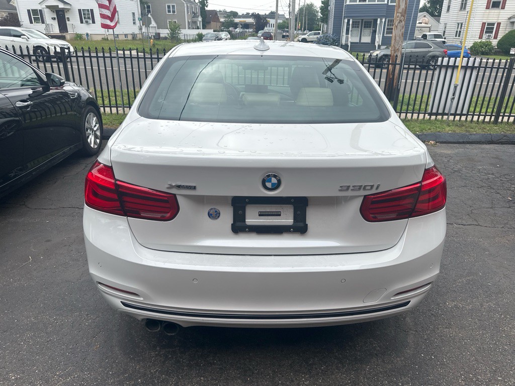 2017 BMW 3 Series Image 4