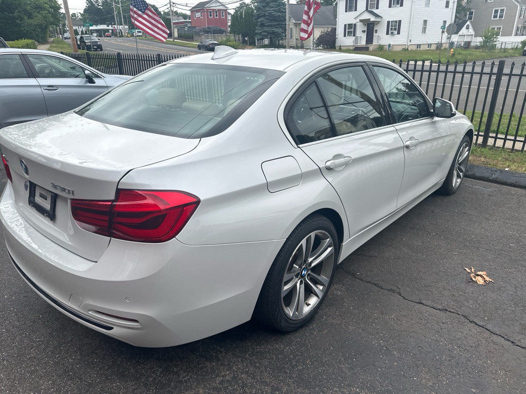 2017 BMW 3 Series Image 5