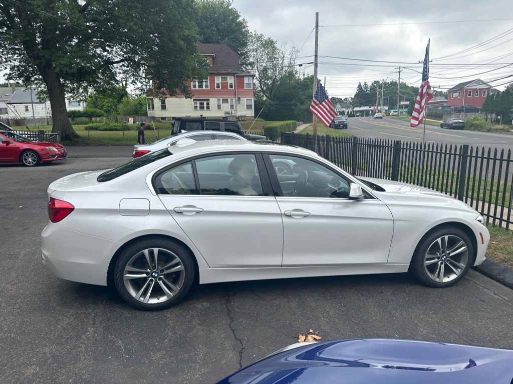 2017 BMW 3 Series Image 6