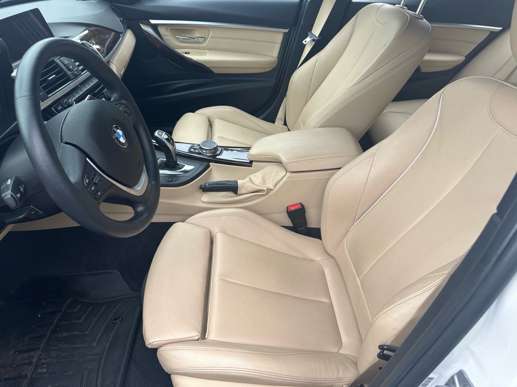 2017 BMW 3 Series Image 9