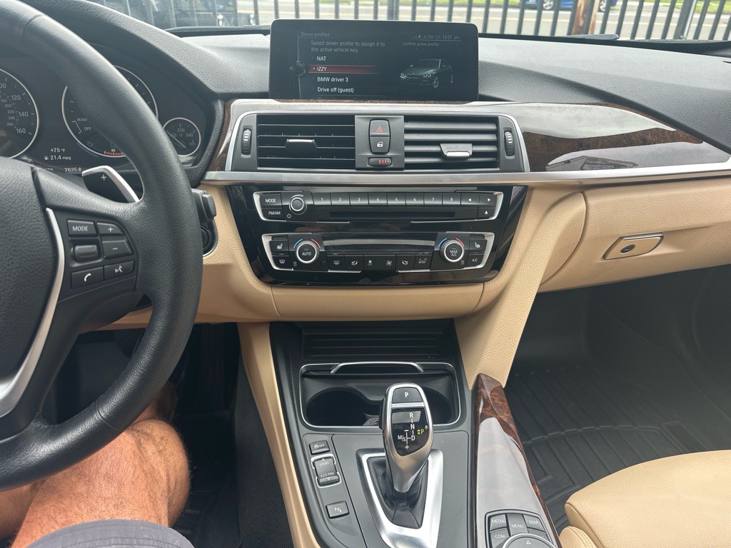2017 BMW 3 Series Image 12