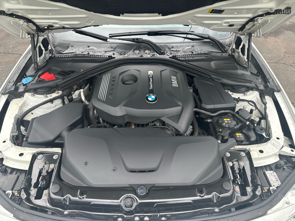 2017 BMW 3 Series Image 14