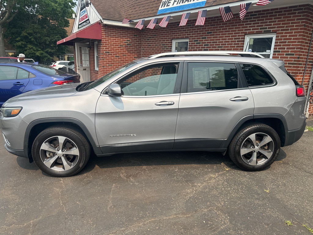 2019 Jeep Cherokee Image 2