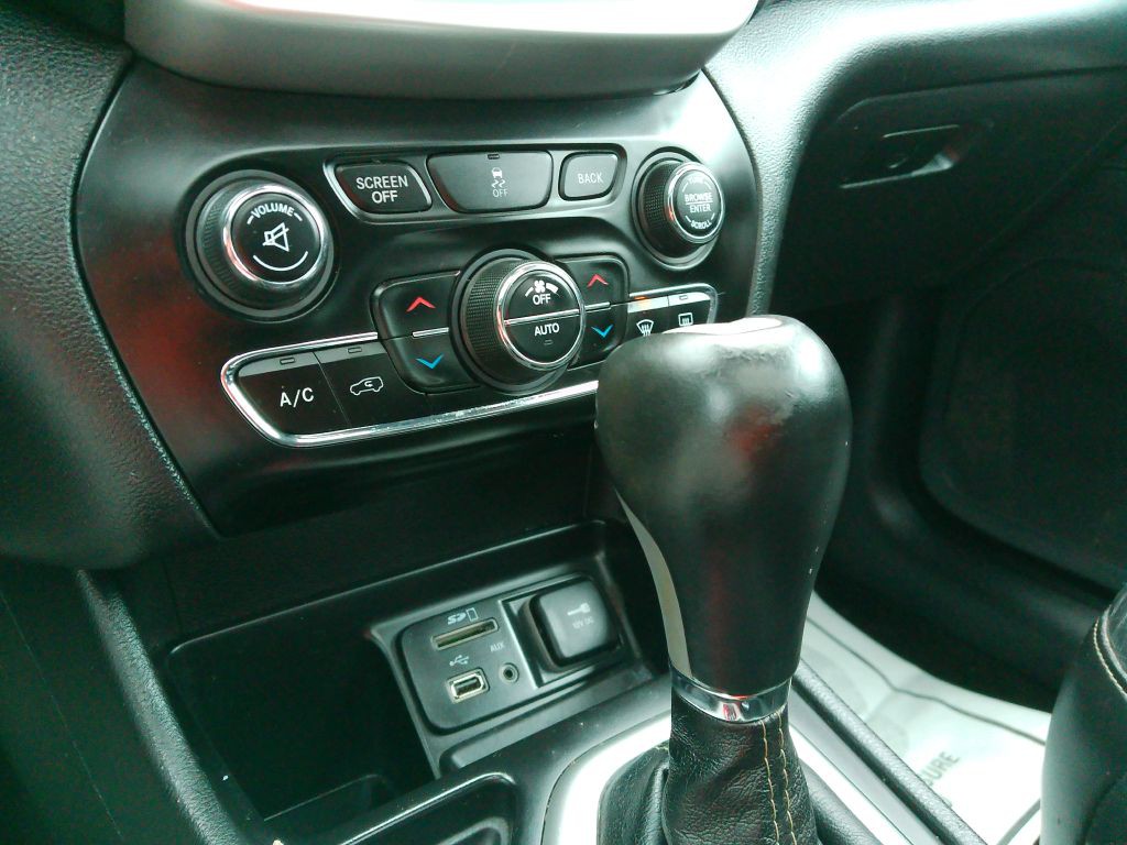 2018 Jeep Cherokee Image 7